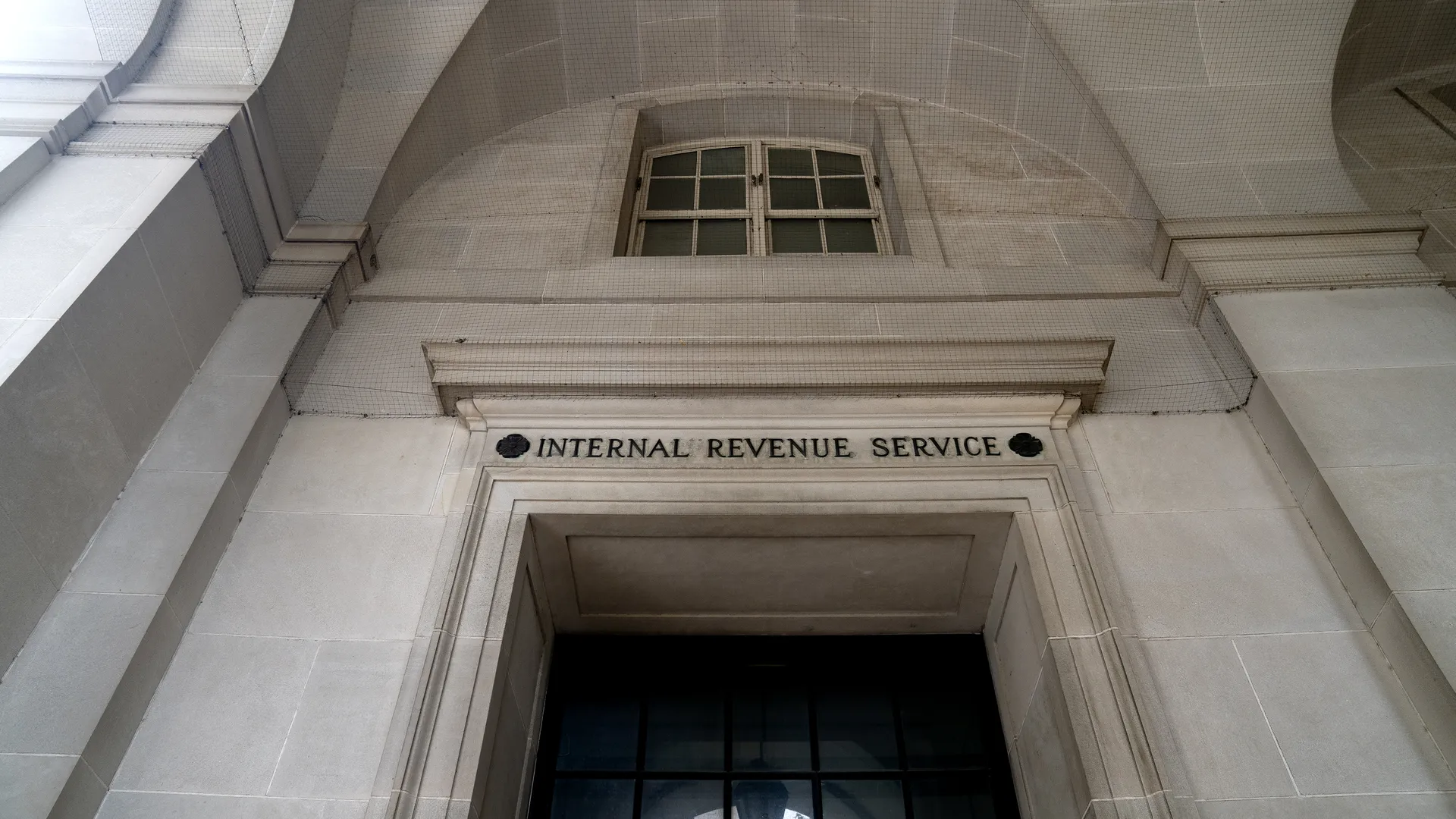 IRS Faces 500,000 Unresolved Identity Theft Cases, Watchdog Reports